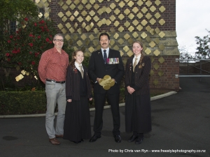 Mr B. Coutts, Rewa Kendall, Corporal Willie Apiata V.C., and Louise Piggin.